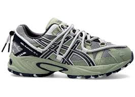 gel-kahana tr v2 light green pure grey - used